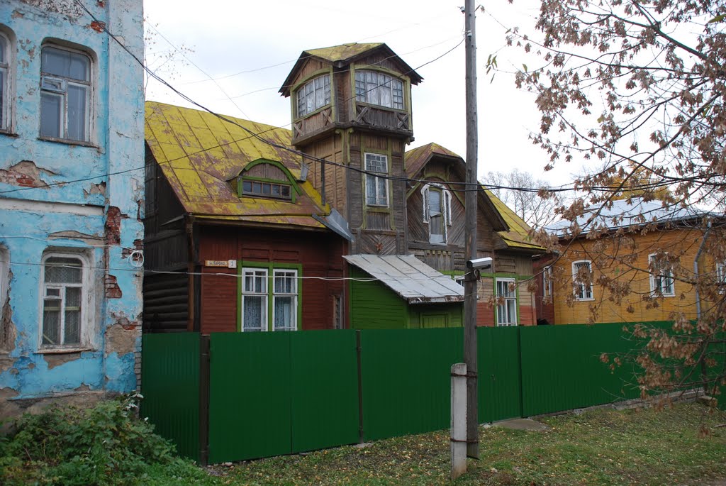 Кимры. Деревянный дом в стиле "модерн" на улице Кирова