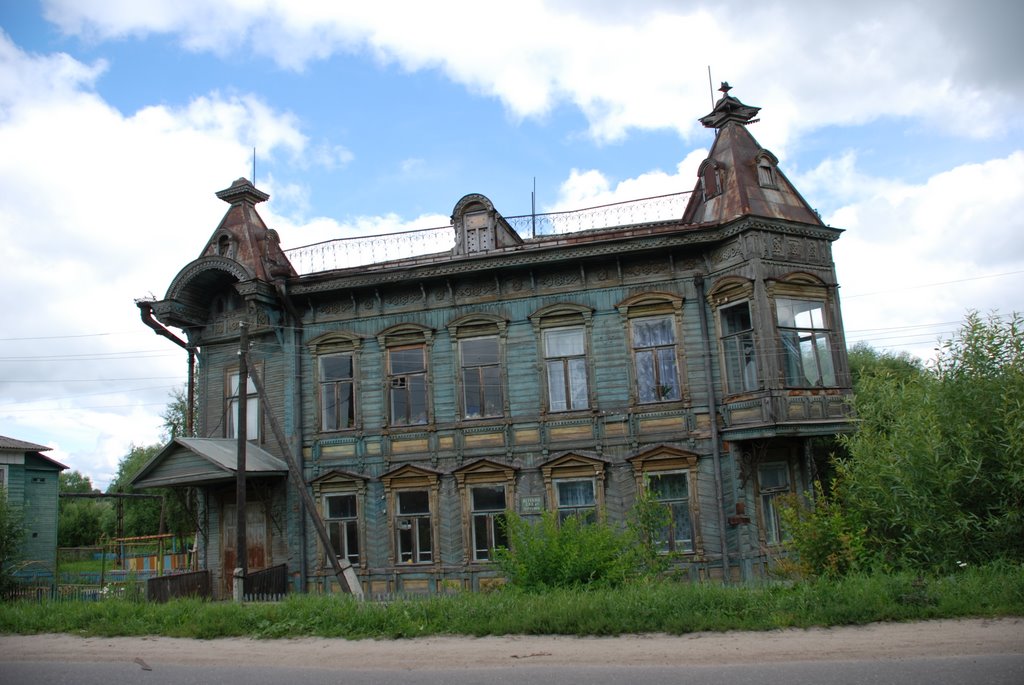 Красный Холм. Деревянный дом.