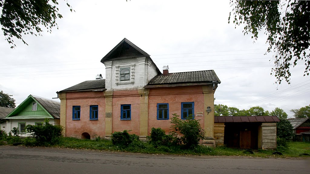 древнейшая гражданская постройка в городе, "ДОМ РАТУШИ" ("ДОМ ВОЕВОДЫ")  18век