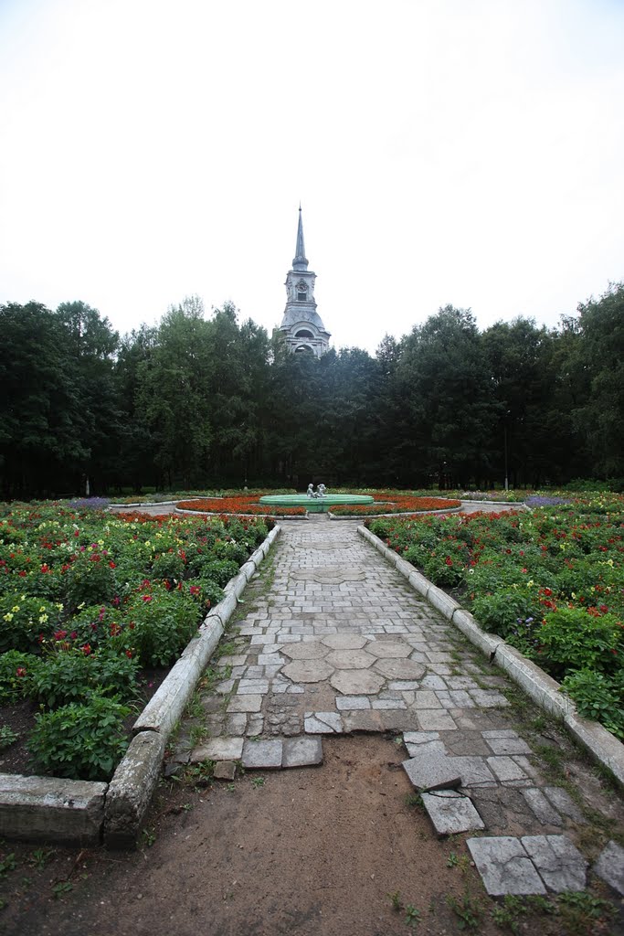 Колокольня церкви Спаса Преображения 1787-89 гг. Церковь разобрана перед войной