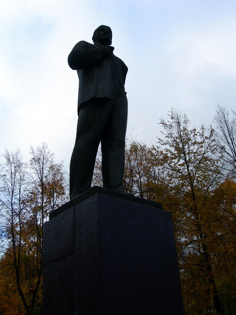 Statue of Lenin in Ostashkov