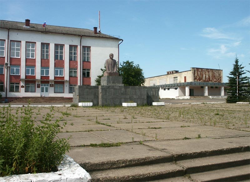 Рамешки, площадь перед зданием Администрации
