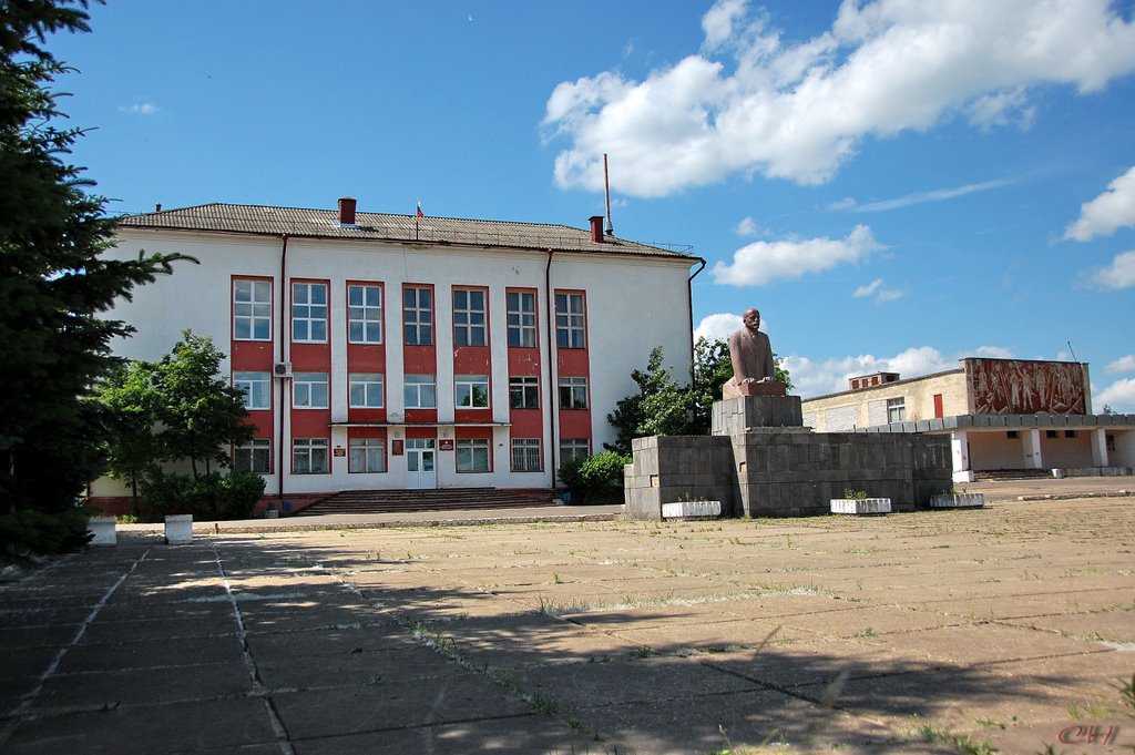 Рамешки. Здание Администрации