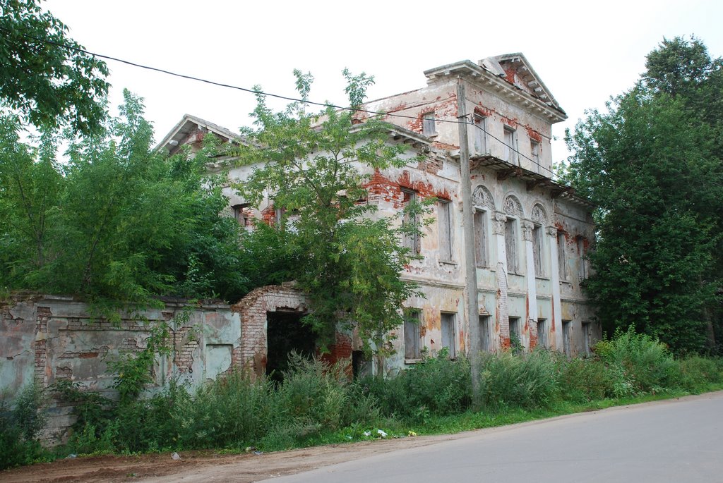 Ржев. Самый красивый дом гибнет.