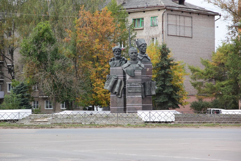Памятник героям революции