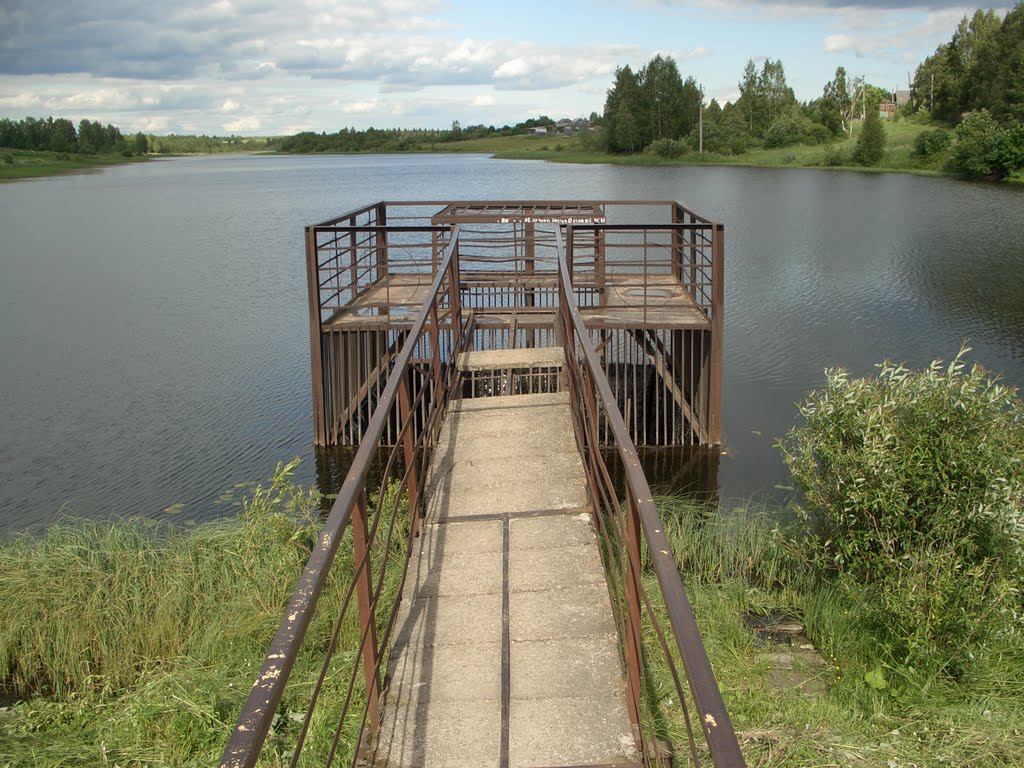 Переливной шлюз.