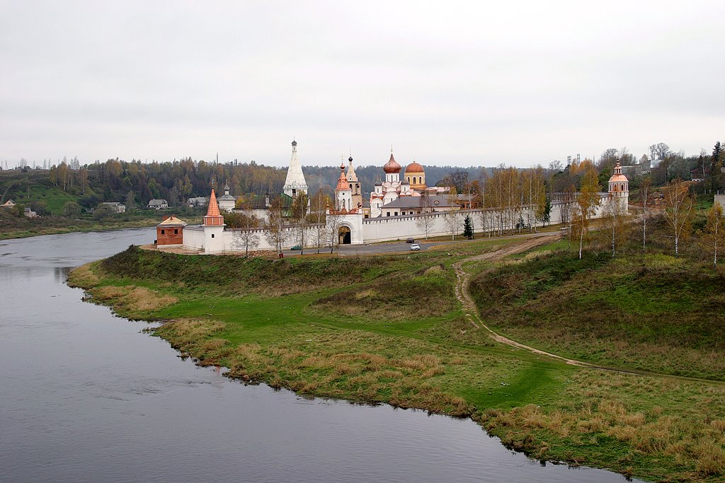 Старица. Успенский монастырь.