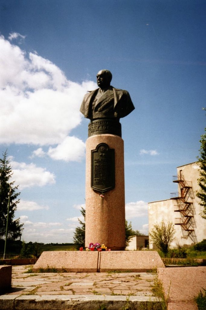 Бюст маршала М. В. Захарова, дважды Героя Советского Союза ,уроженца Старицкого р-на