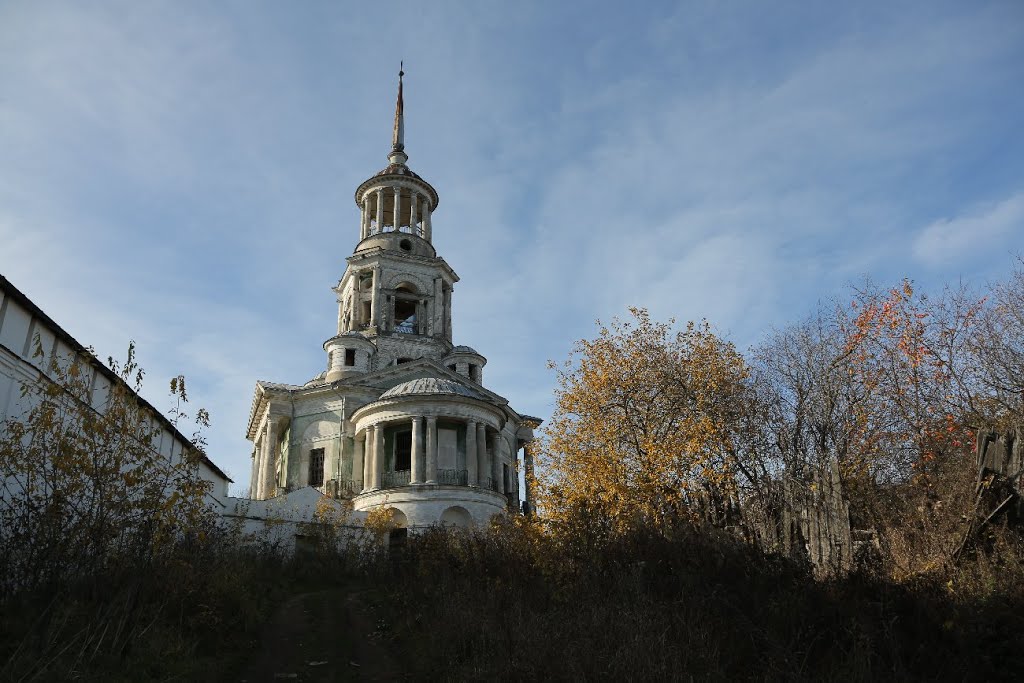 Торжок . Надвратный  храм-колокольня .