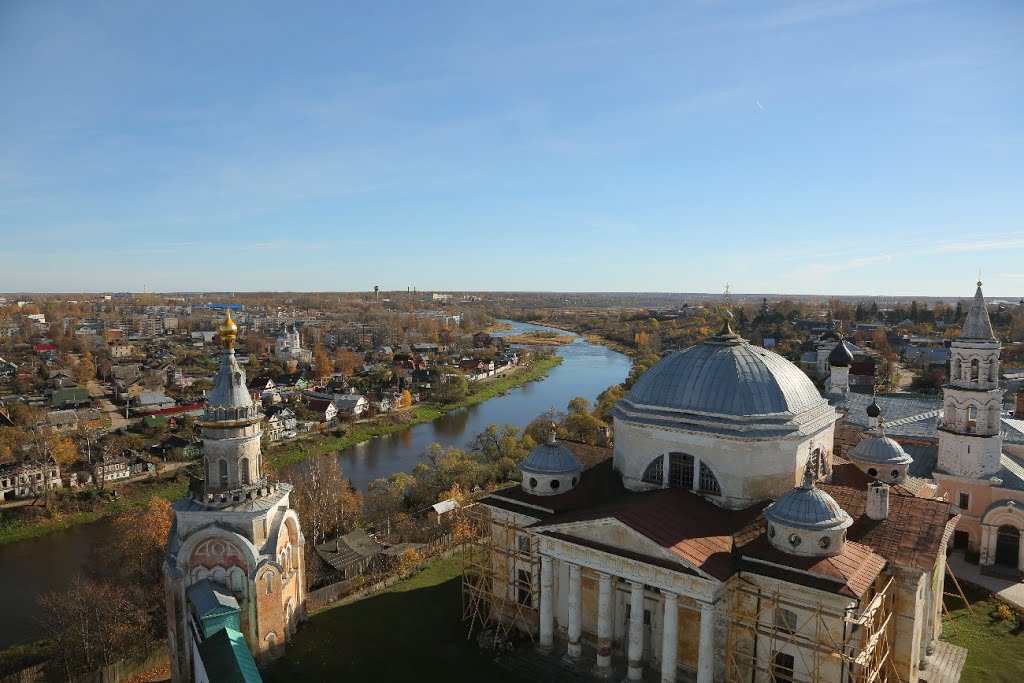 Торжок . Вид на Борисоглебский монастырь .