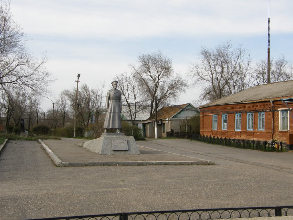 памятник генерал-лейтенанту Л.А. Пэрну