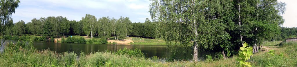 Широкая панорама на пруд в пос. Белоусово