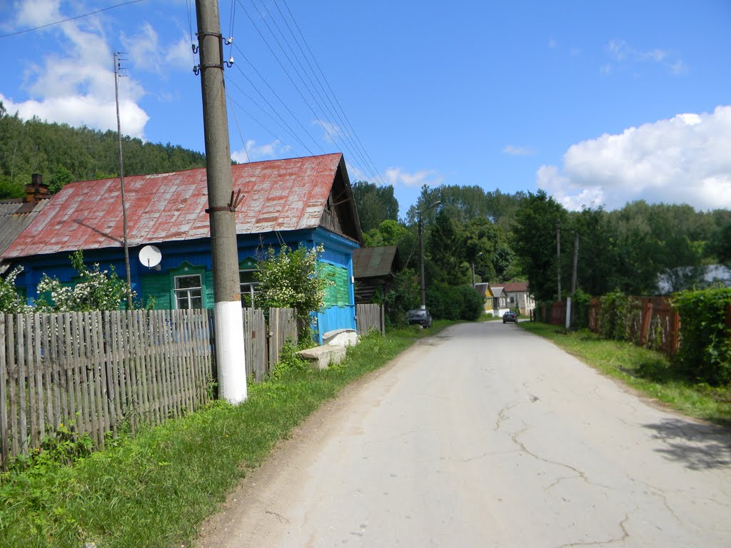 Дугна, дома возле клуба