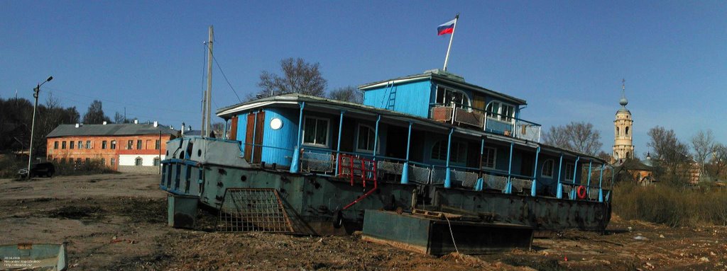 Древний корабль, грозное чьё-то судно / Old ship