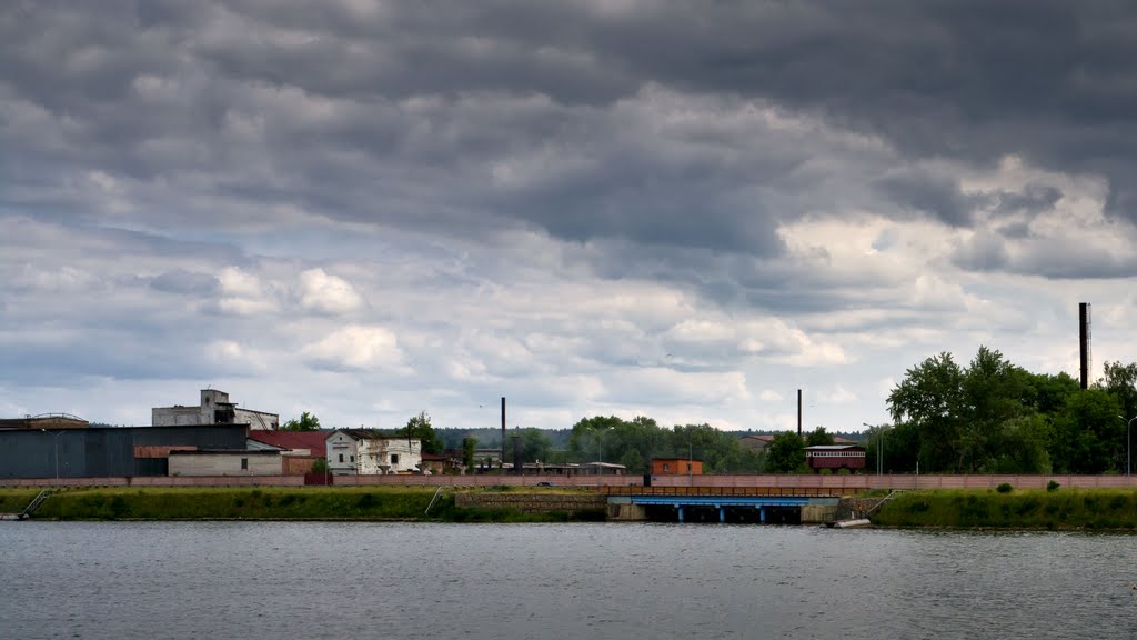 Плотина в Людинове.