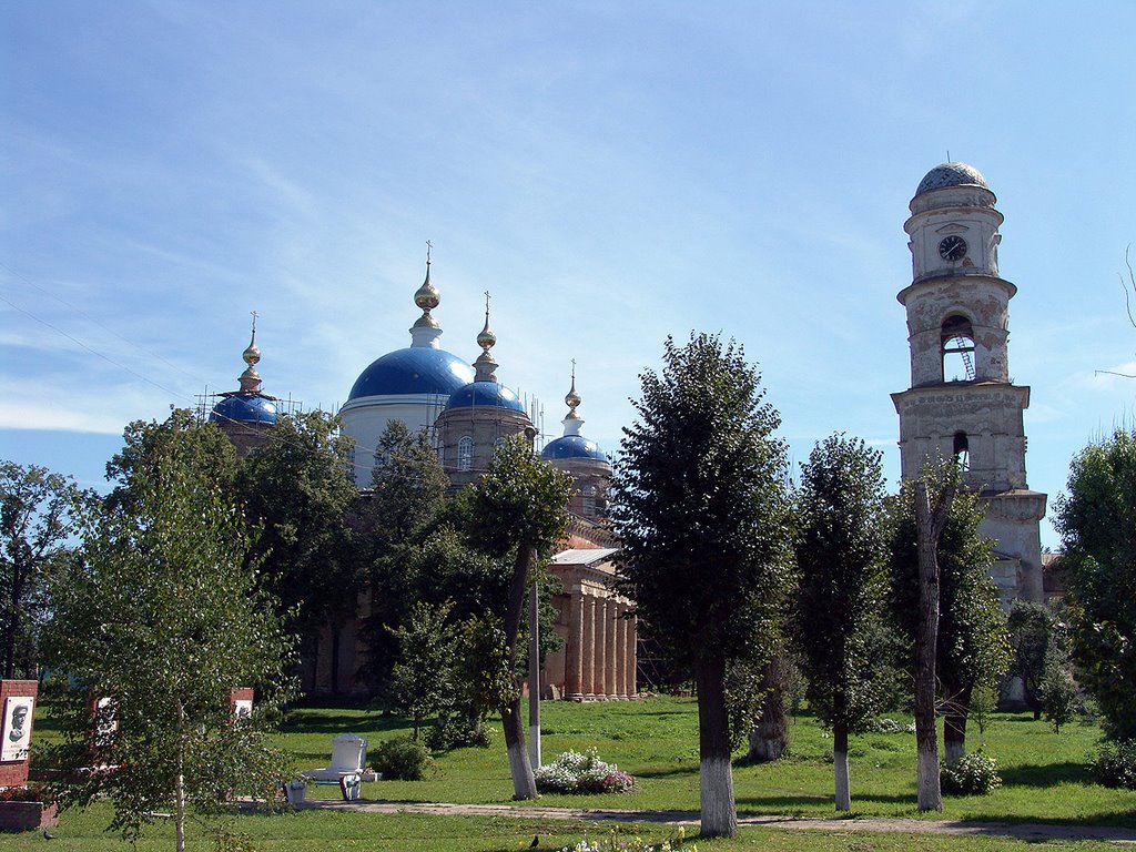 Мещовск. Благовещенский собор и колокольня. Август 2007 года