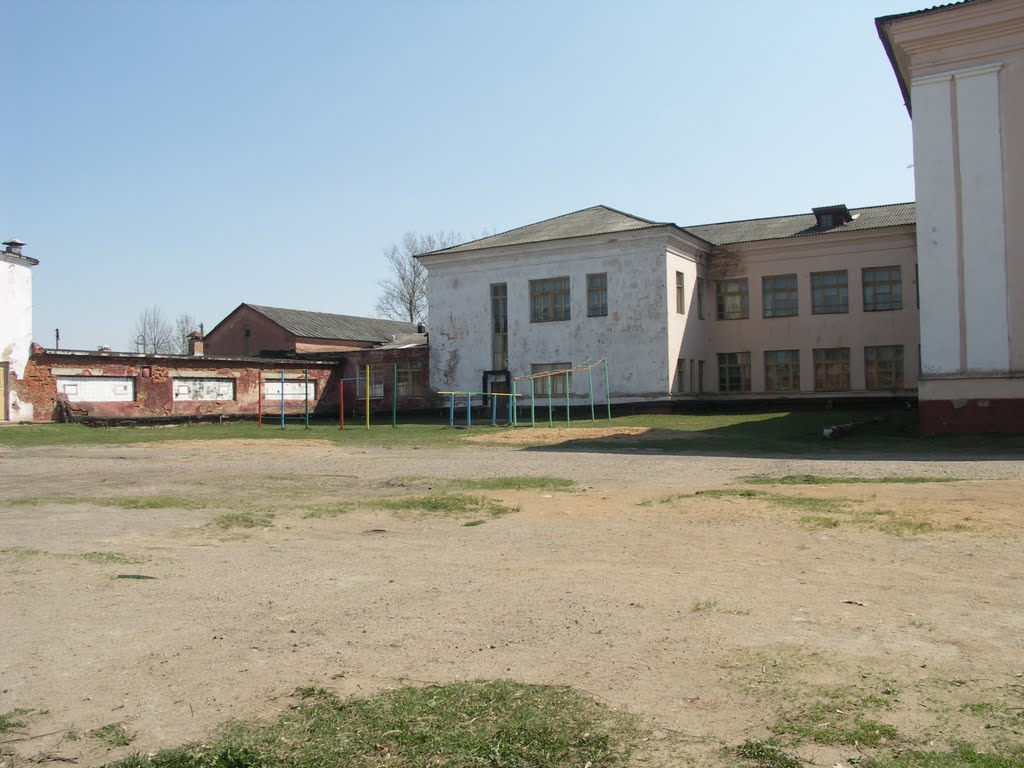 Двор школы