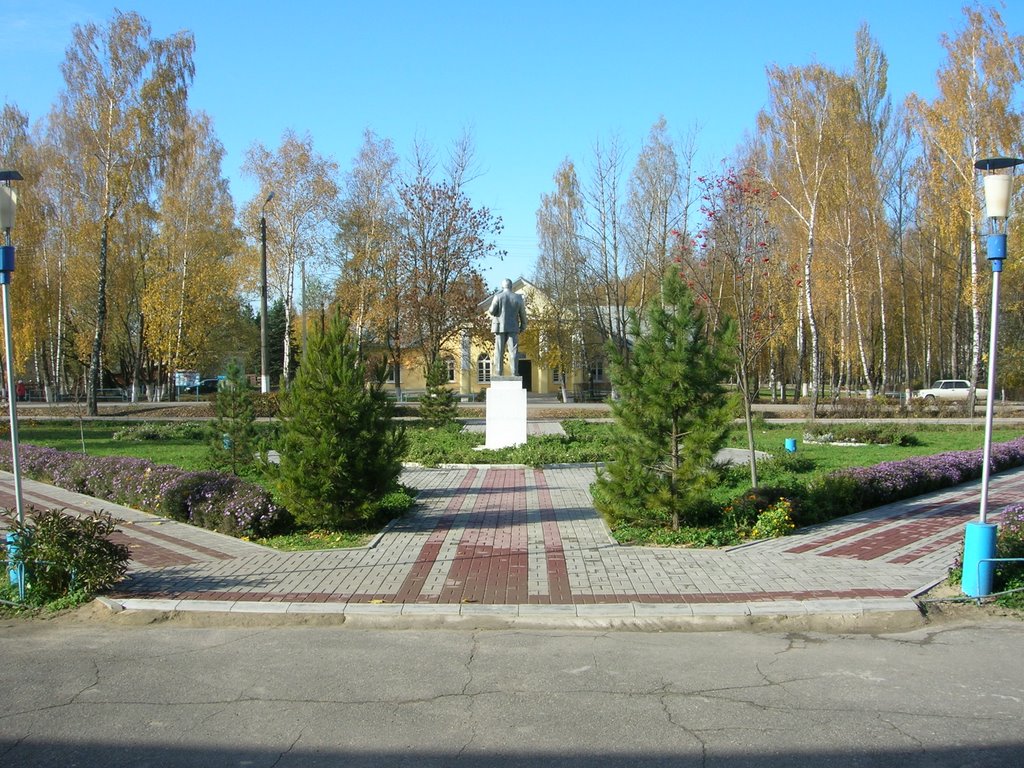 Перед зданием администрации