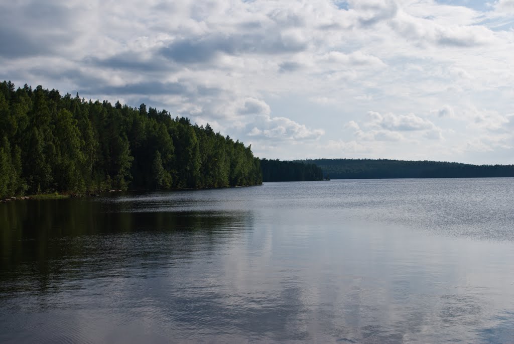 Река Суна перед плотиной в посёлке Гирвас, Карелия