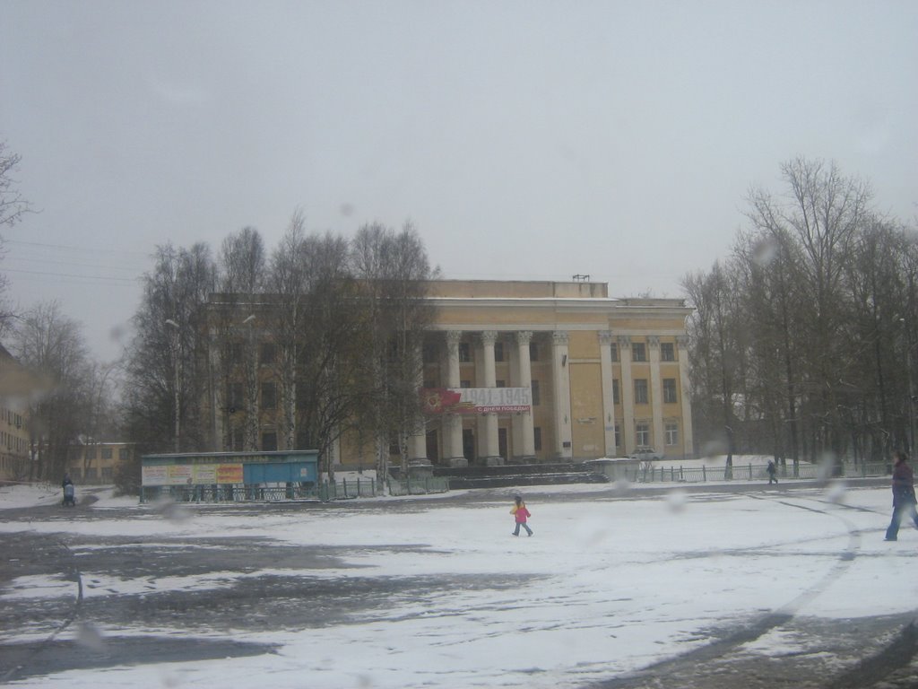 Площадь у ДК. 16 мая 2008