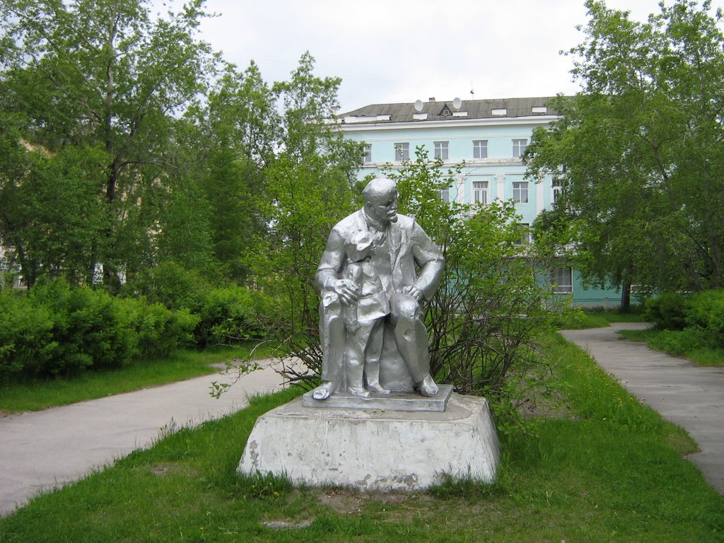 Памятник Ленину - Lenin