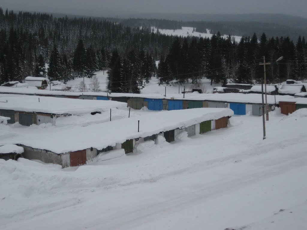 Гаражи под метровым снегом. Зима 2011.