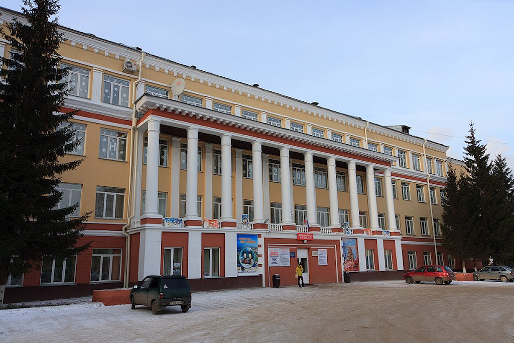 ул.Боброва,2: МОУ Гимназия №1; 25.11.2011