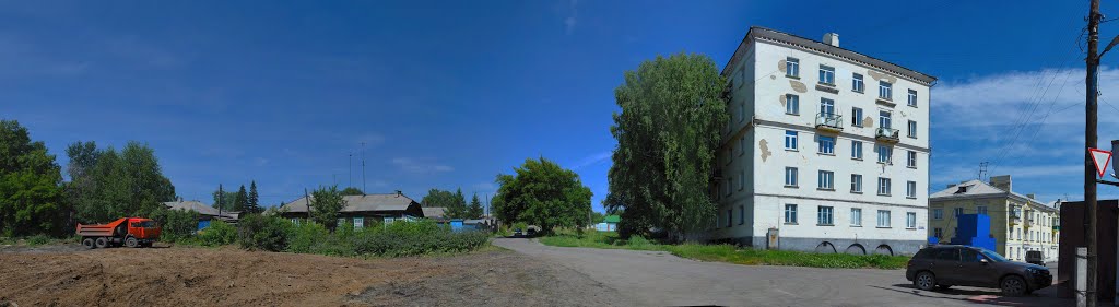 Прокопьевск. Ул. Селиванова - на стыке камня и дерева