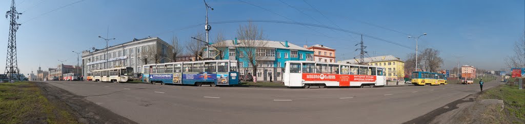 Трамваи на пр. Шахтёров, май 2011