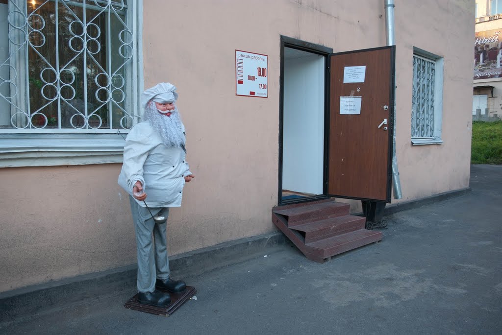 Фигура повара у кафе, сентябрь 2011