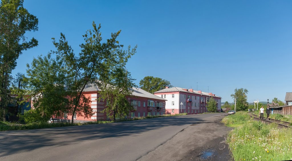 Ул. Луначарского, дома 10 и 11, июнь 2013
