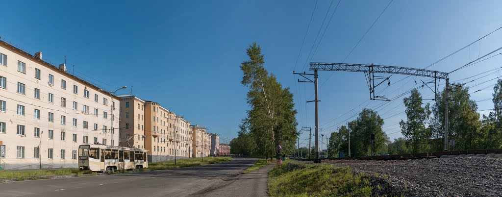Пр-кт Шахтёров, подъём к перекрёстку с ул. Комсомольской, июнь 2013