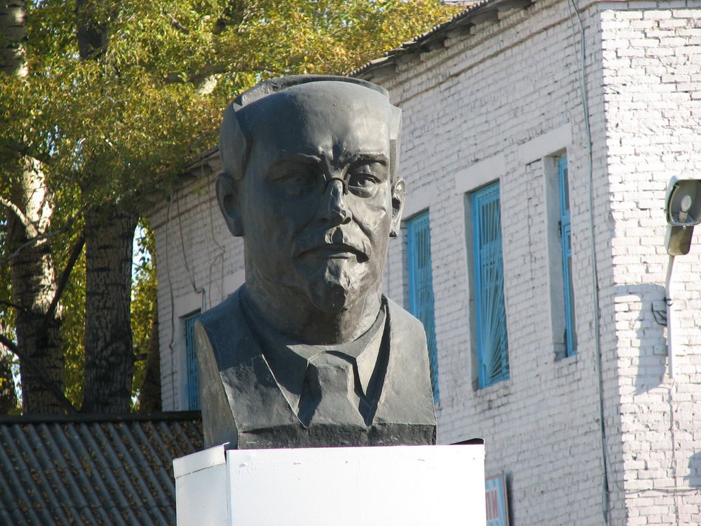 памятник ?