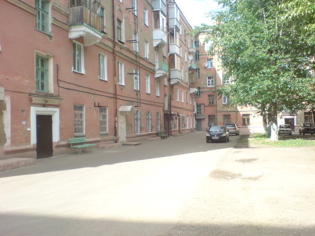 двор Ленинградская 36