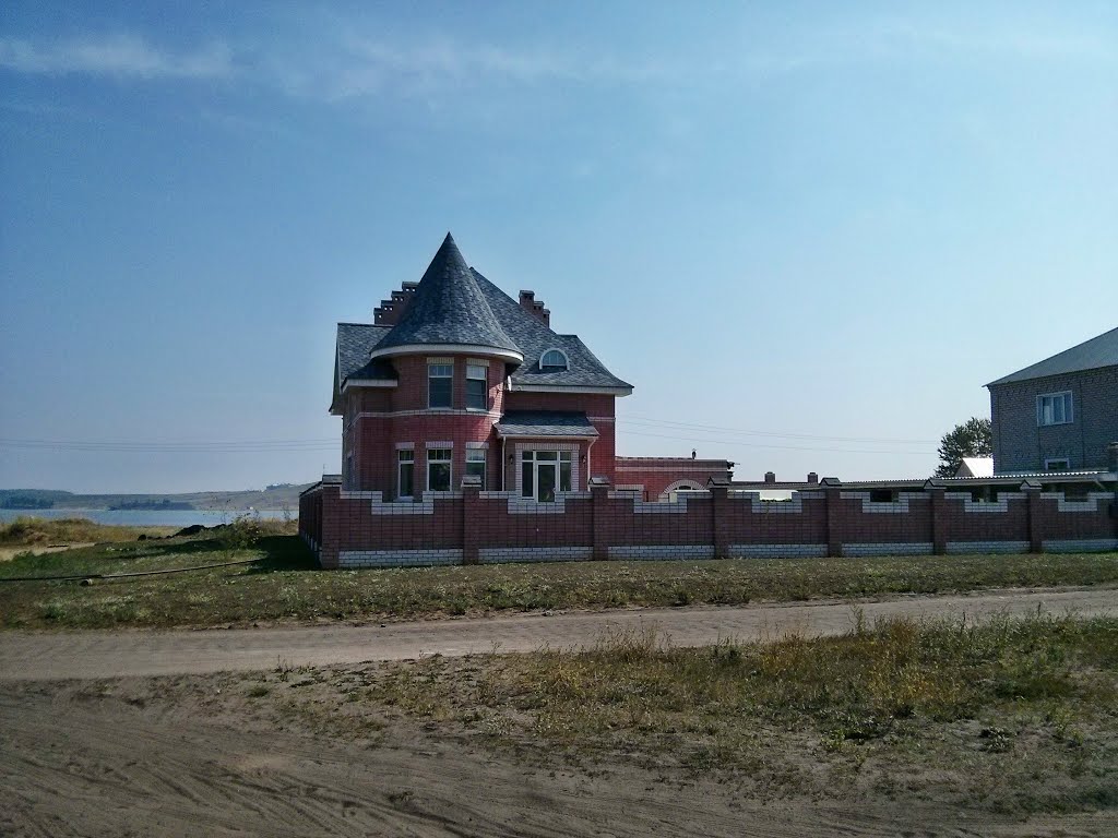 Особняк у пляжа на водохранилище
