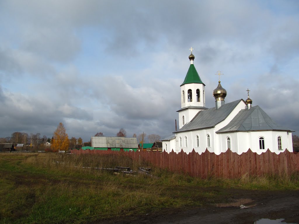 У Михайловской церкви
