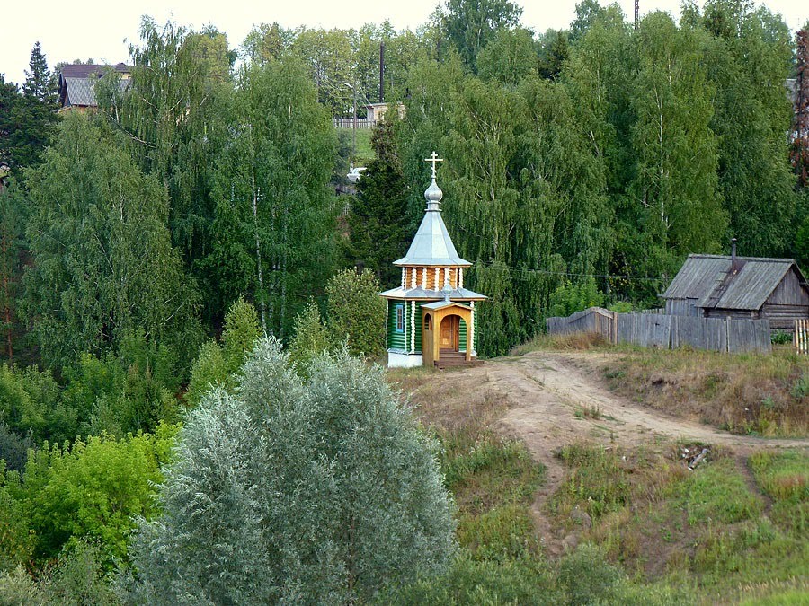 Церковь на берегу реки