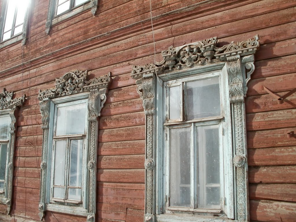 Наличники первого этажа, дом 61