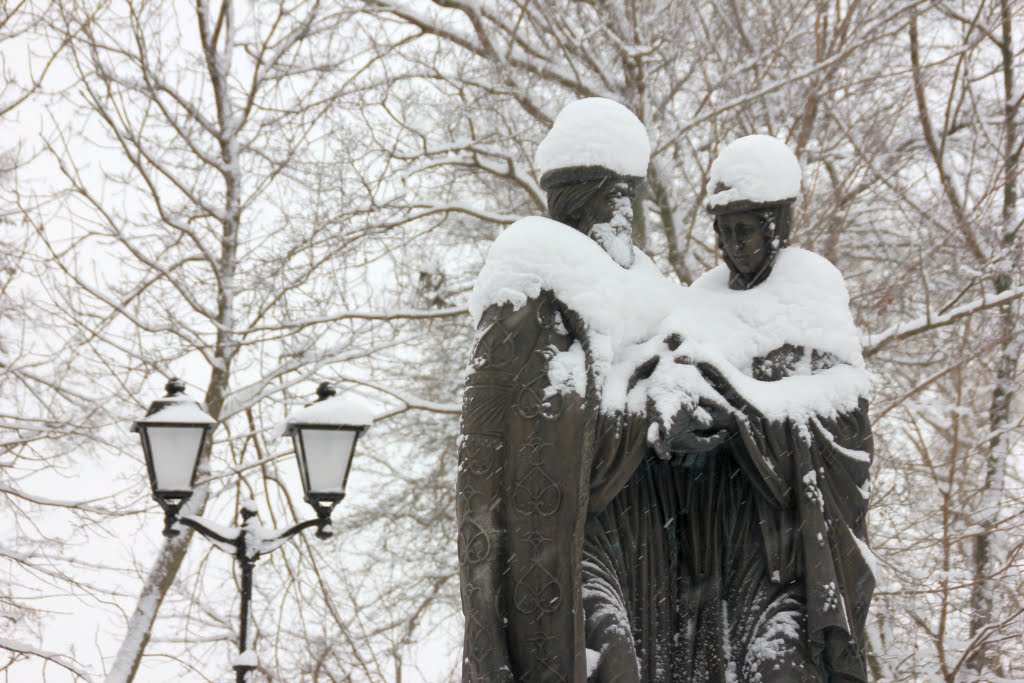 Памятник Петру и Февронии