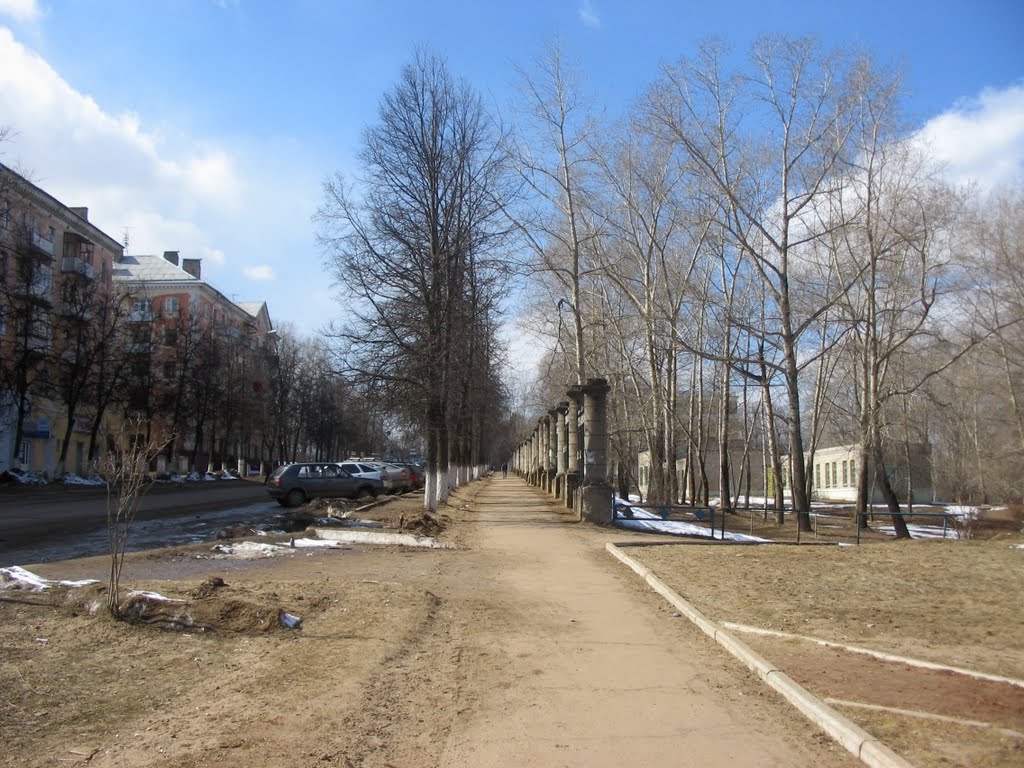 Улица Кирова, апрель