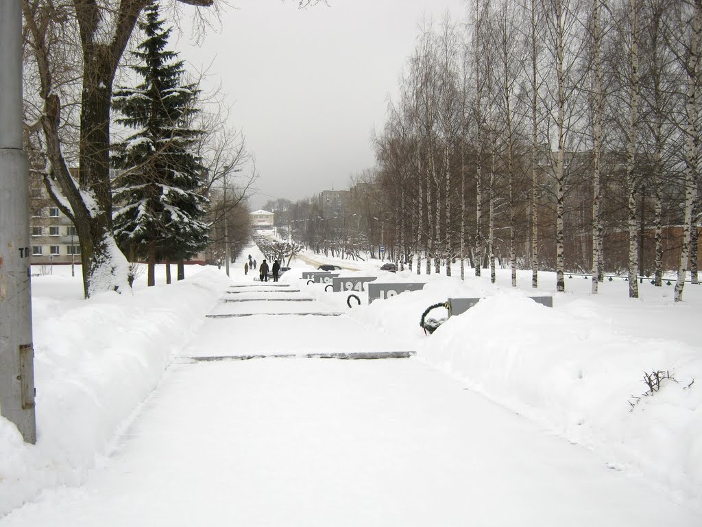 Аллея и ул.Ленина, вид от храма