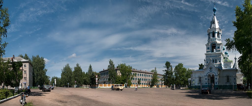 Площадь у церкви
