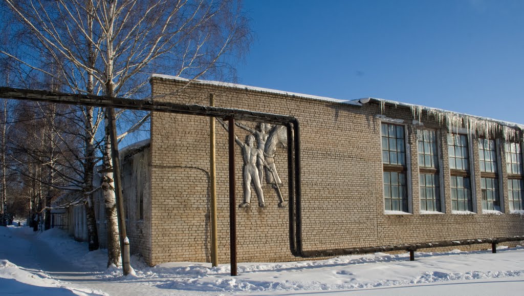 с.Кумёны, красивая чеканка на стене