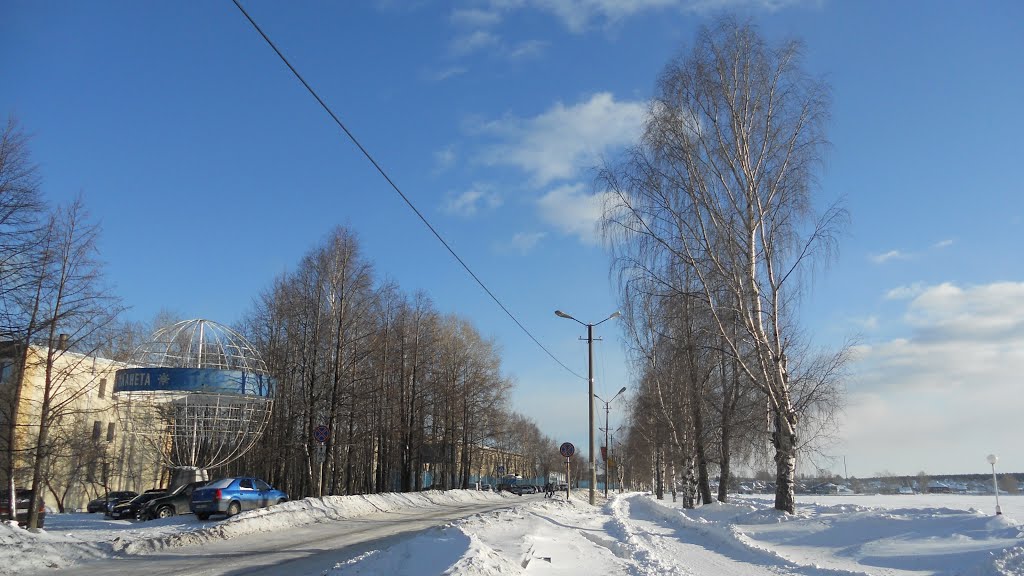 У плотины