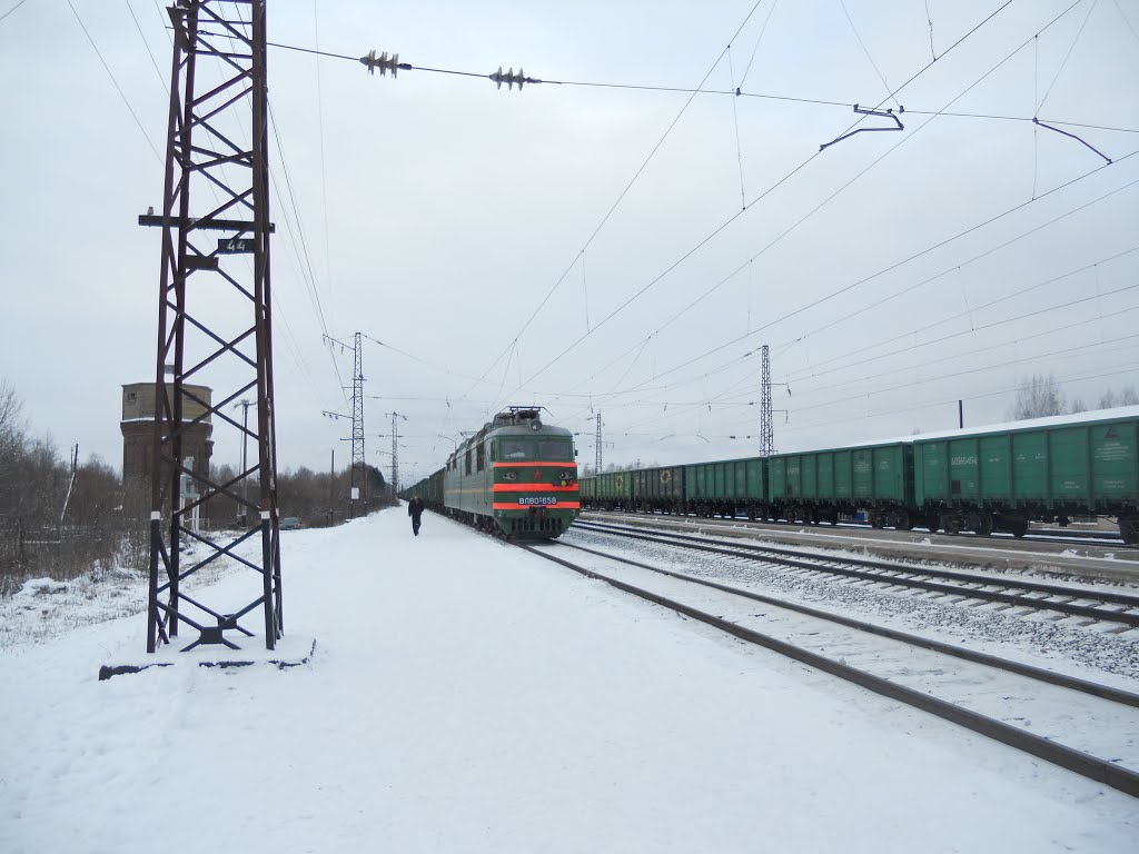 Электровоз переменного тока ВЛ80С-658 на станции Оричи