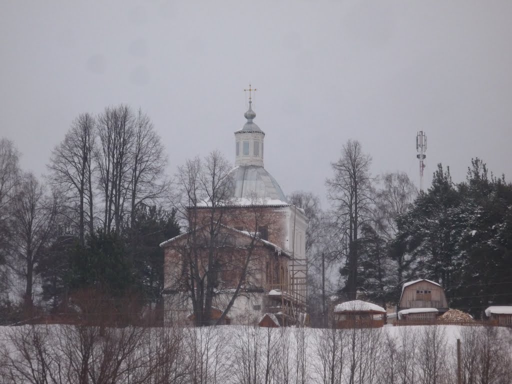 Вид церкви от р. Пушма 2012