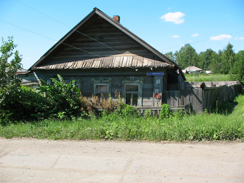 Домик вросший в землю