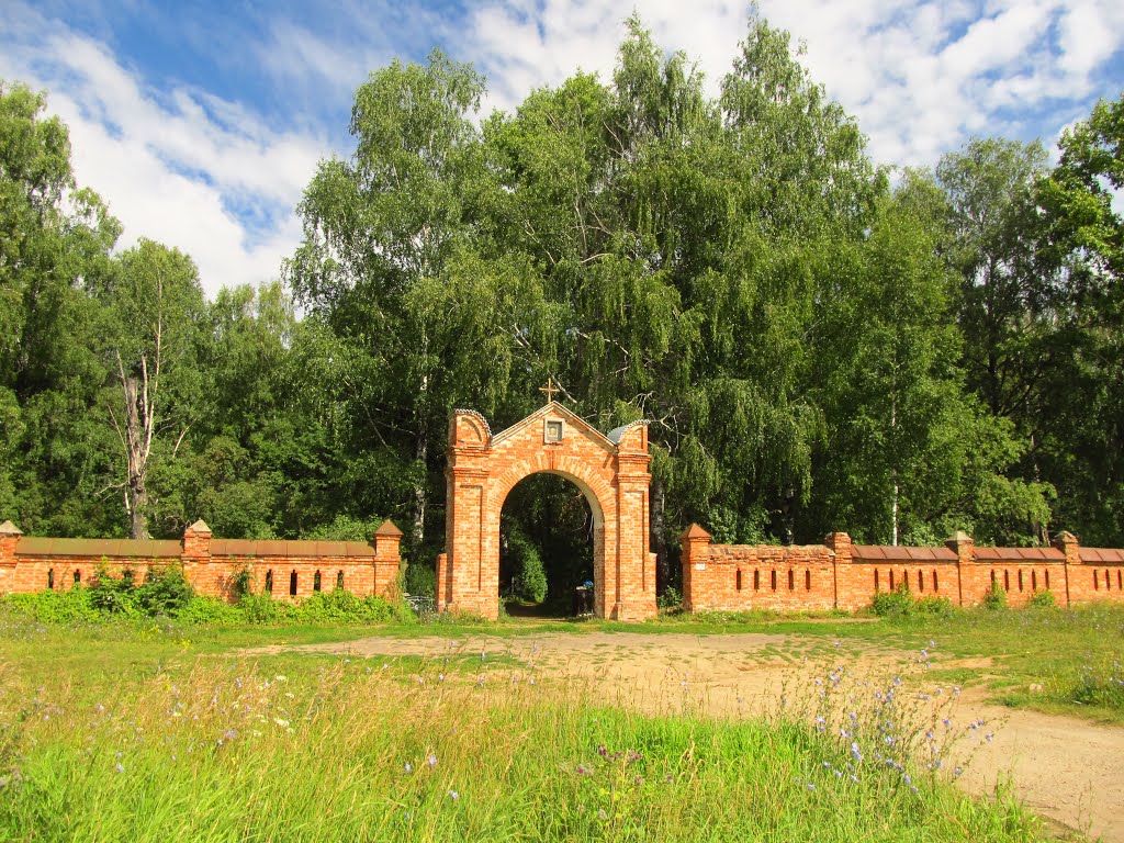 Ворота кладбища, г.Советск (Кукарка).