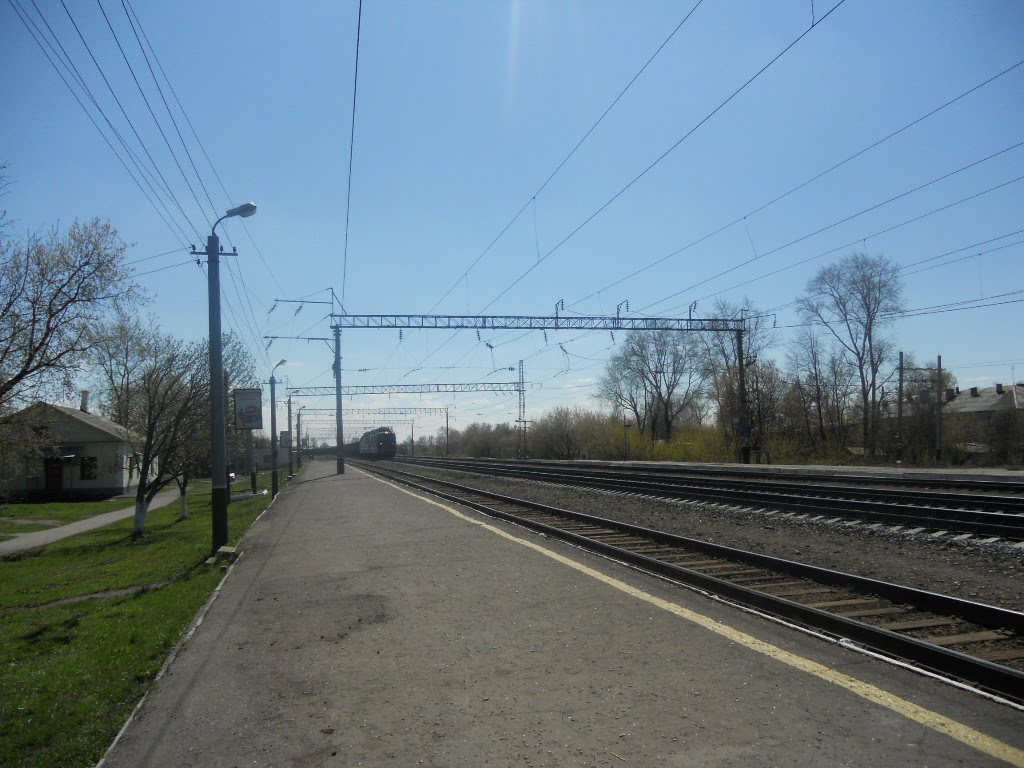 ВЛ-80 проходит по ст. Фаленки.  25 kV AC locomotive VL80 in Falenki