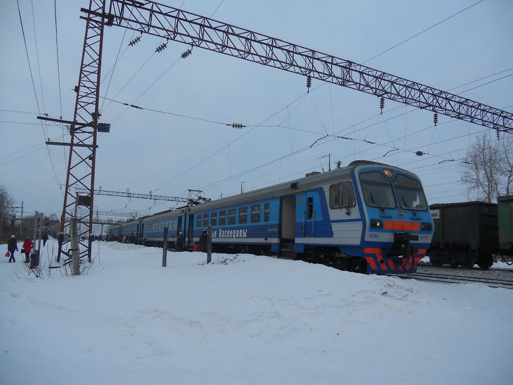 Электропоезд ЭД9М-0079 сообщением Киров-Балезино на ст. Фаленки
